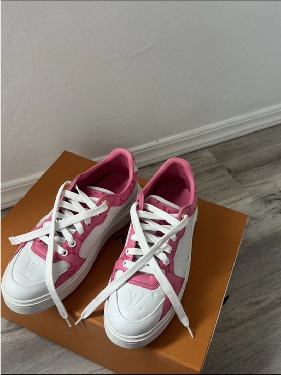 Shoes - Louis Vuitton Time Out Sneaker Size Pink And White Size 9/10
